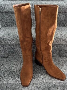 Hochfart Knee-High Brown Zippered Suede Riding Boots in Size 9.5. New in Box.